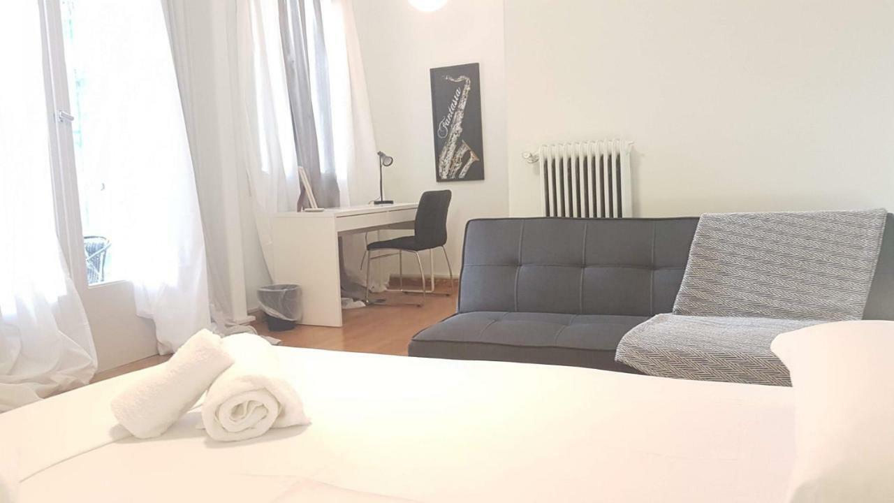 Violet Errathens Apartment - Athens Center, 7 Bd, 3 Bath מראה חיצוני תמונה