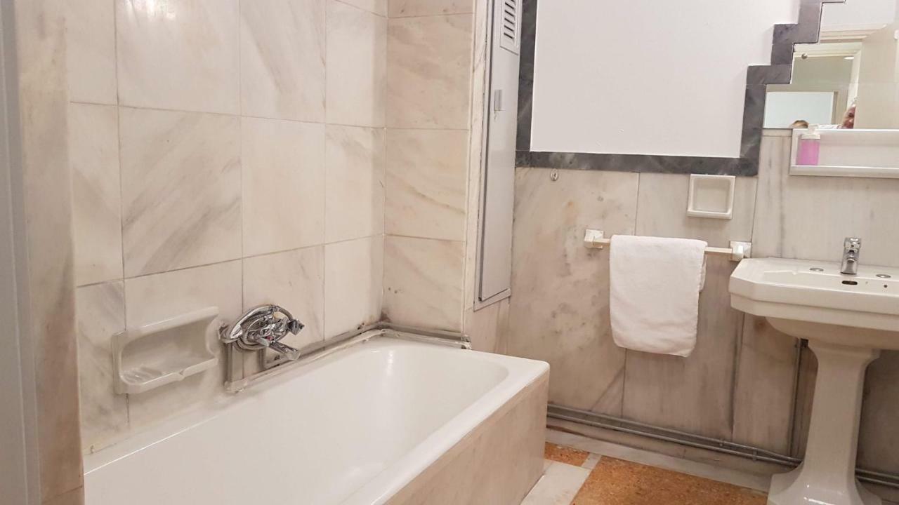 Violet Errathens Apartment - Athens Center, 7 Bd, 3 Bath מראה חיצוני תמונה