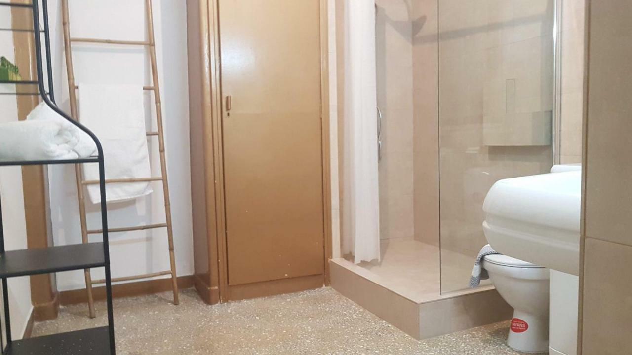Violet Errathens Apartment - Athens Center, 7 Bd, 3 Bath מראה חיצוני תמונה
